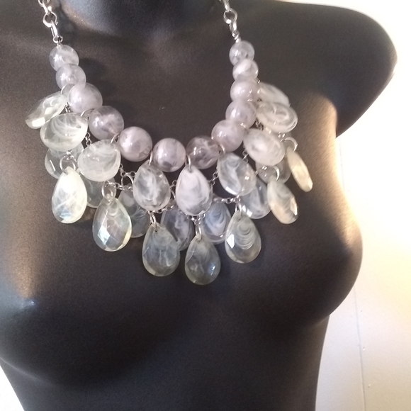 Statement Neckwear - Picture 3 of 4